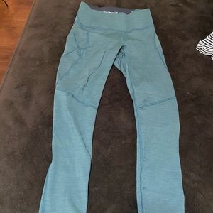 Outdoor voice CORE leggings in 7/8. Evergreen color. In excellent condition.